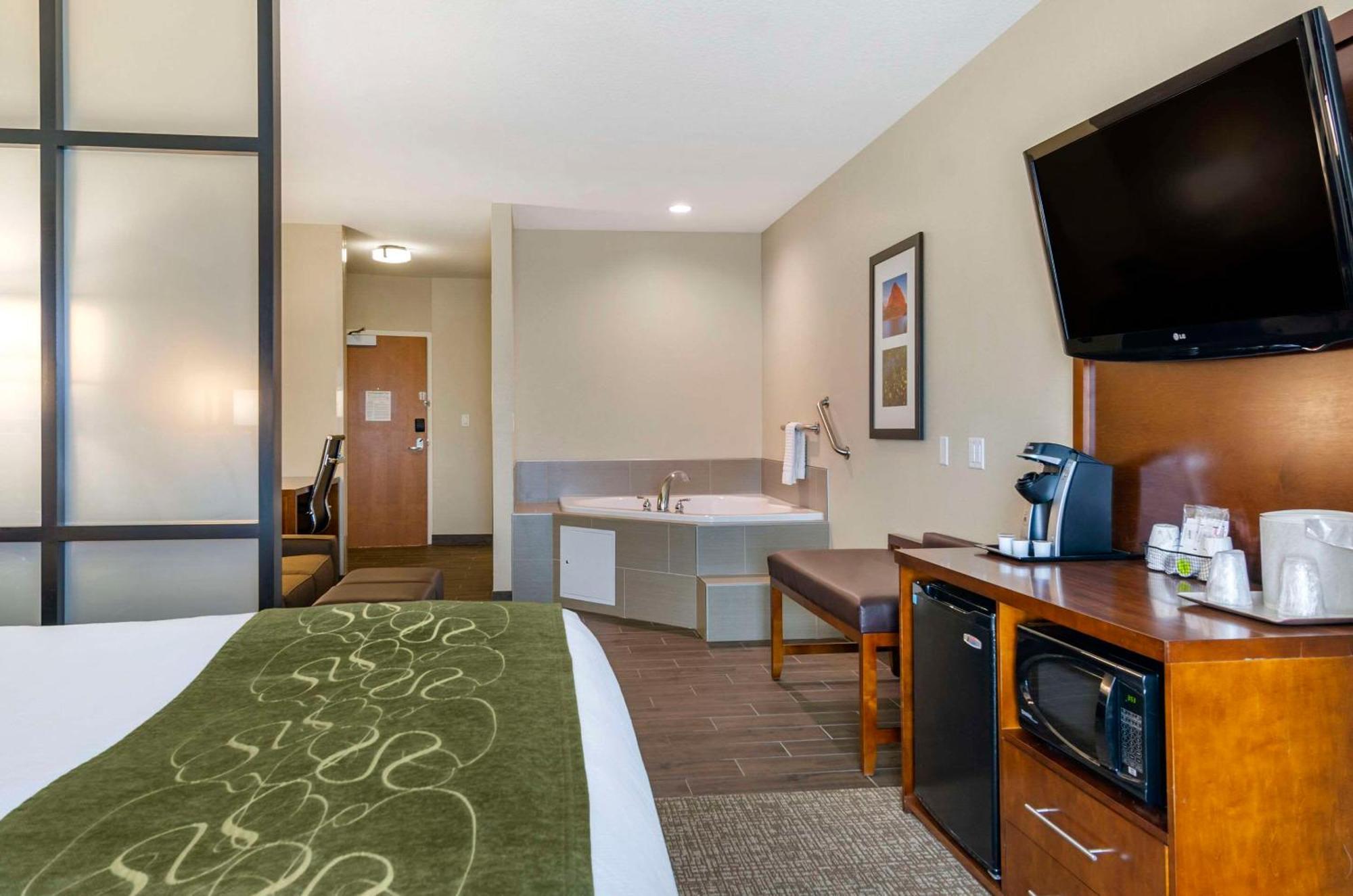 Comfort Airport Hotel 3*